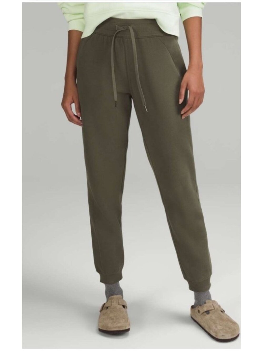 Lululemon Women’s Scuba High Rise Loose Jogger Pants Size 14 Army Green Color